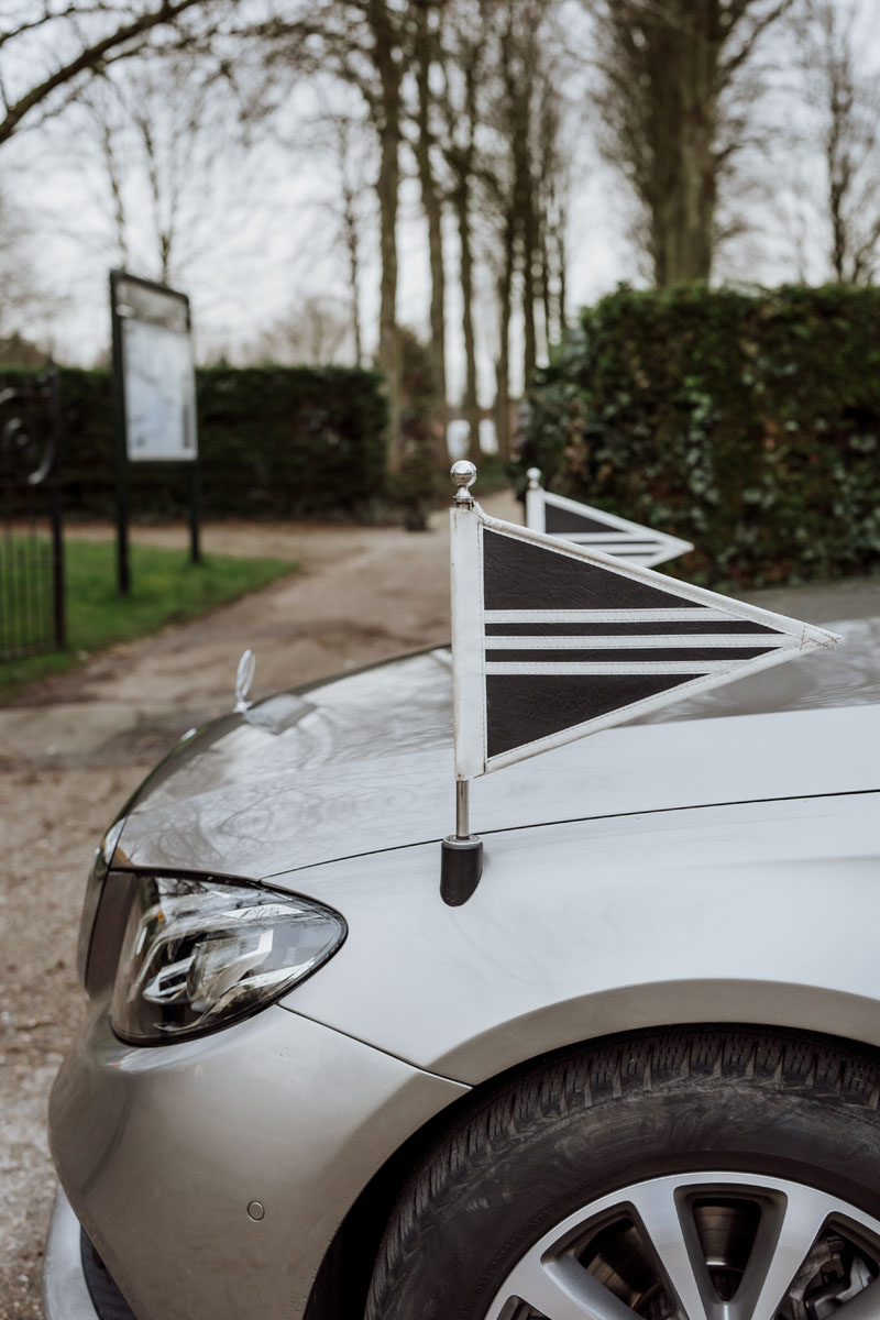 alineuitvaartbegeleiding-autovlag-kleur